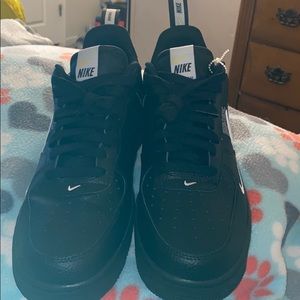 Nike air utility size 9.5